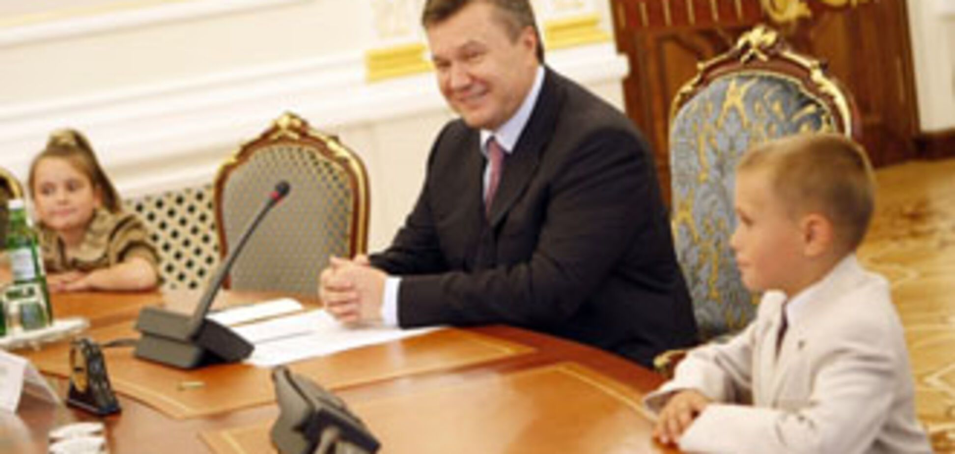 Луганский педагог написал детям песню про Януковича. ТЕКСТ