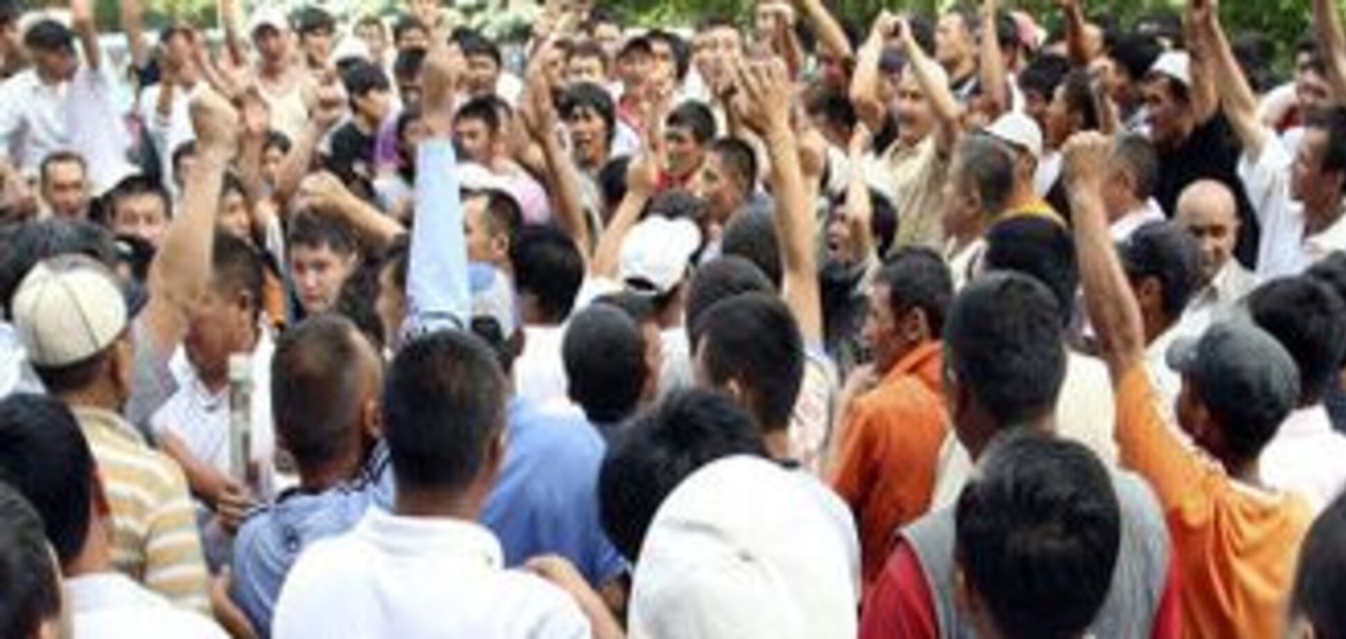 Власти Киргизии обвиняют в бесчинствах наемных провокаторов