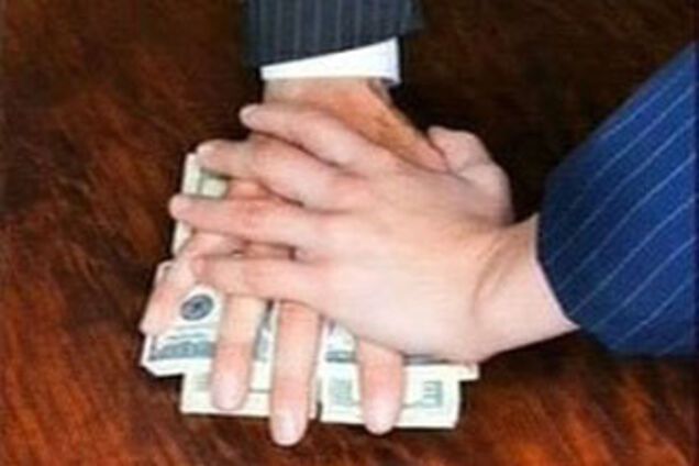 На взятке поймали важного налоговика