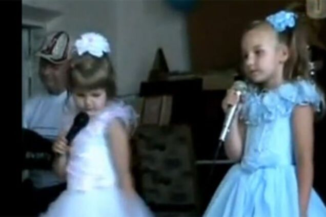 Маленькие девочки поют гимн Януковичу. ВИДЕО