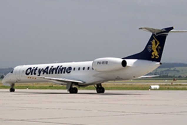 У пролетающего над городом самолета взорвался двигатель