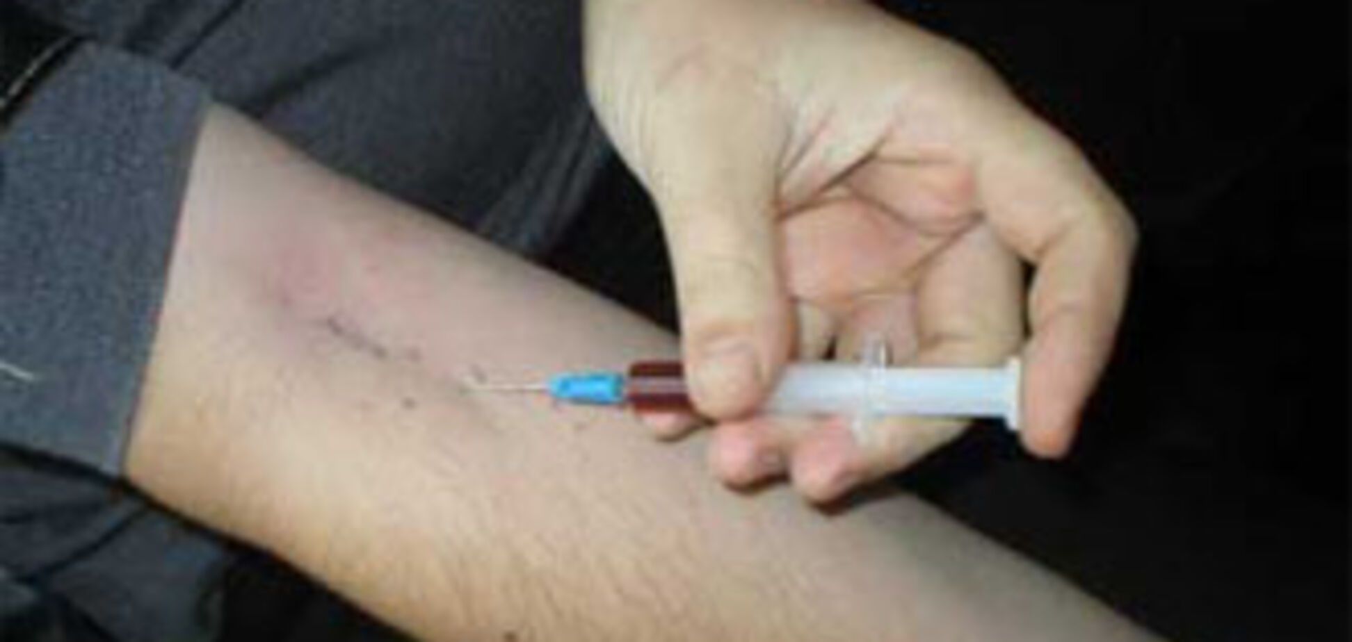 Семейный подряд: папа с мамой варили 'ширку', сын разносил