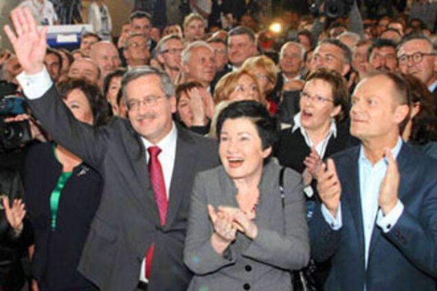 Вибори в Польщі: Коморовський святкує перемогу