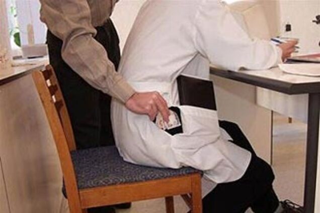 Бахтеева не видит криминала в том, что врачи берут деньги