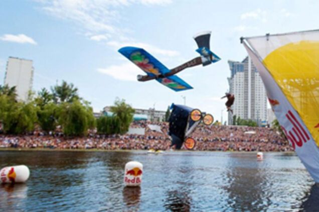 В Киеве состоялся 'Red Bull Flugtag' 2010