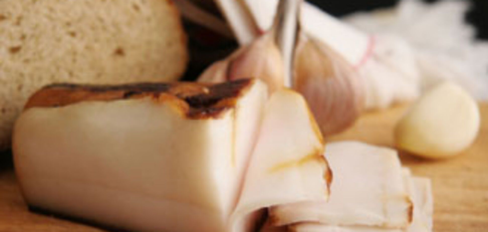 Двое украинцев пытались вынести в Россию 150 кг сала