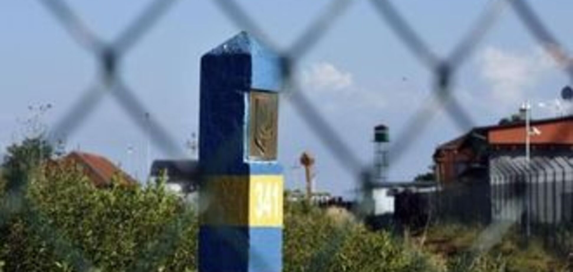 Пограничники задержали контрабандиста на мопеде