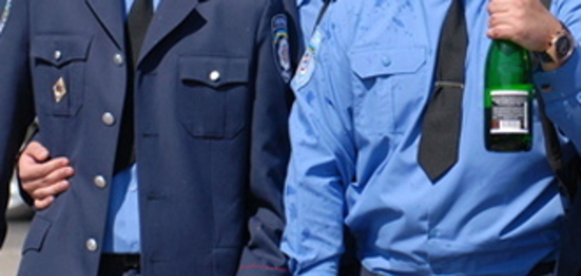 Милиционер, выпив две бутылки водки, изнасиловал девушку