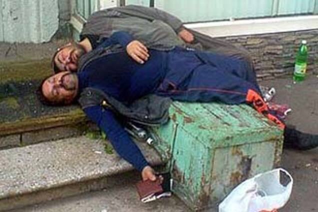 Випили по-російськи: п'яний росіянин відкусив товаришеві по чарці вуха