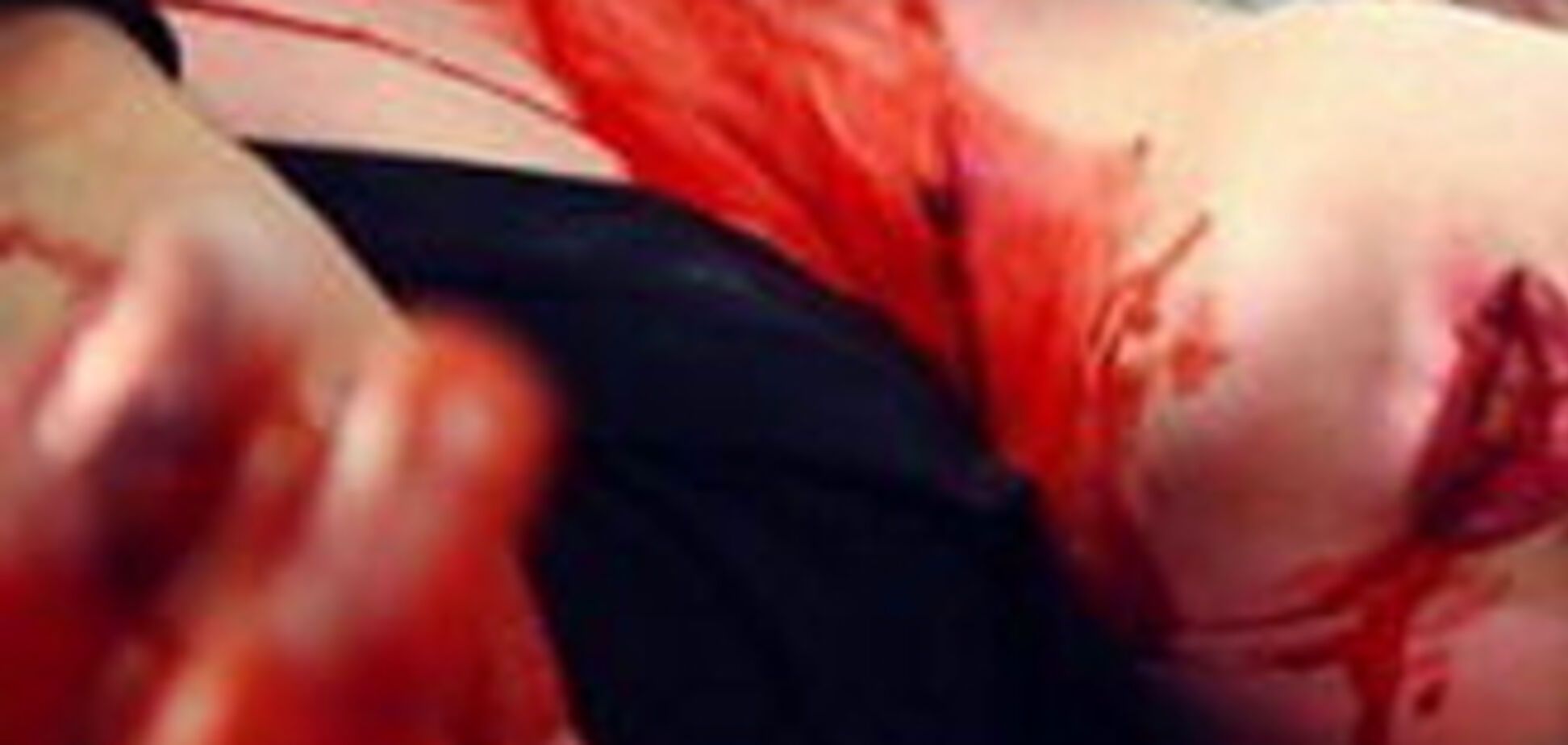 92-летняя, считая себя обузой, перерезала горло