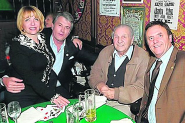 Життя на' громадянці': Ющенко ліпить з глини і подорожує