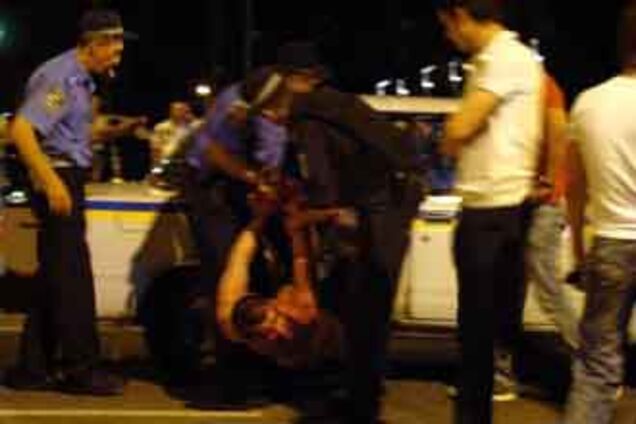 Наркоман повредил три машины и избил врача скорой помощи