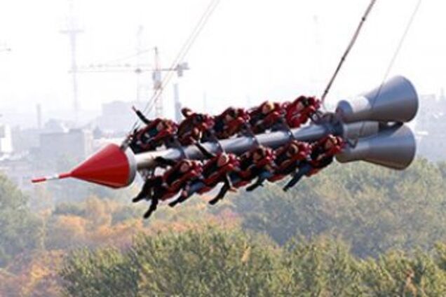 В Петербурге на высоте 60 метров у аттракциона порвался трос