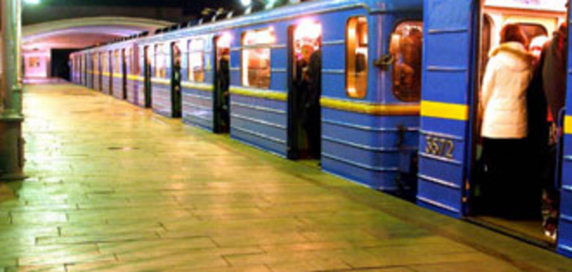 ЧП в метро: пассажиры застряли в вагоне