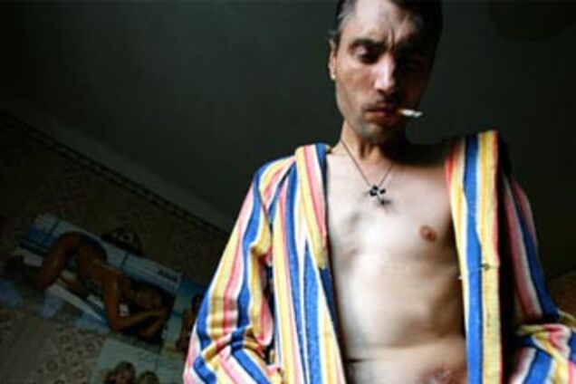 Власників притонів погрожували сусідам ВІЛ-інфекцією