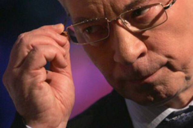 Азаров не даст денег на мебель, авто и ремонт