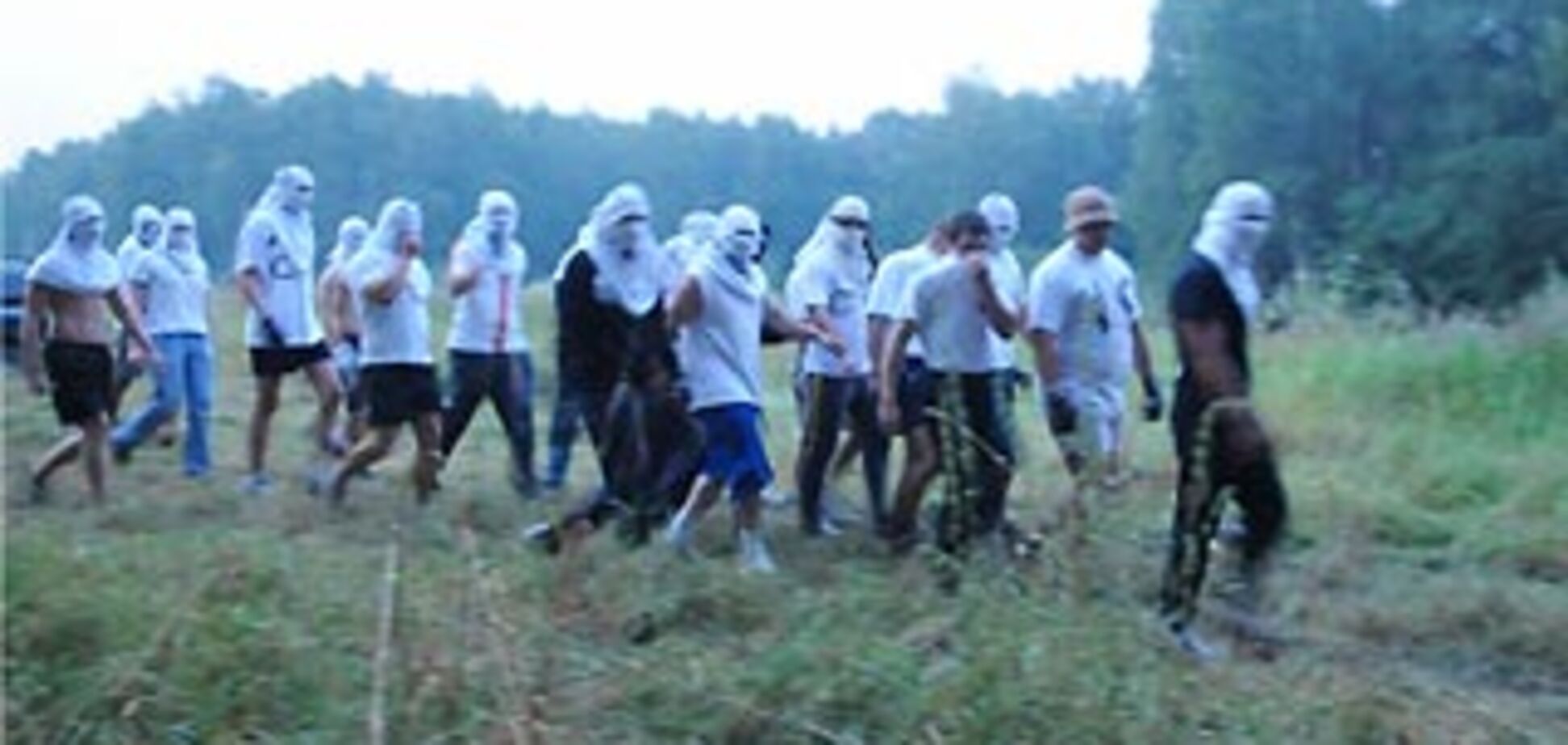 100 людей в масках напали на охоронців Хімкинського лісу