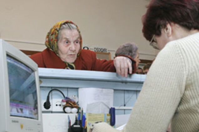 Азаров: бідних буде все менше