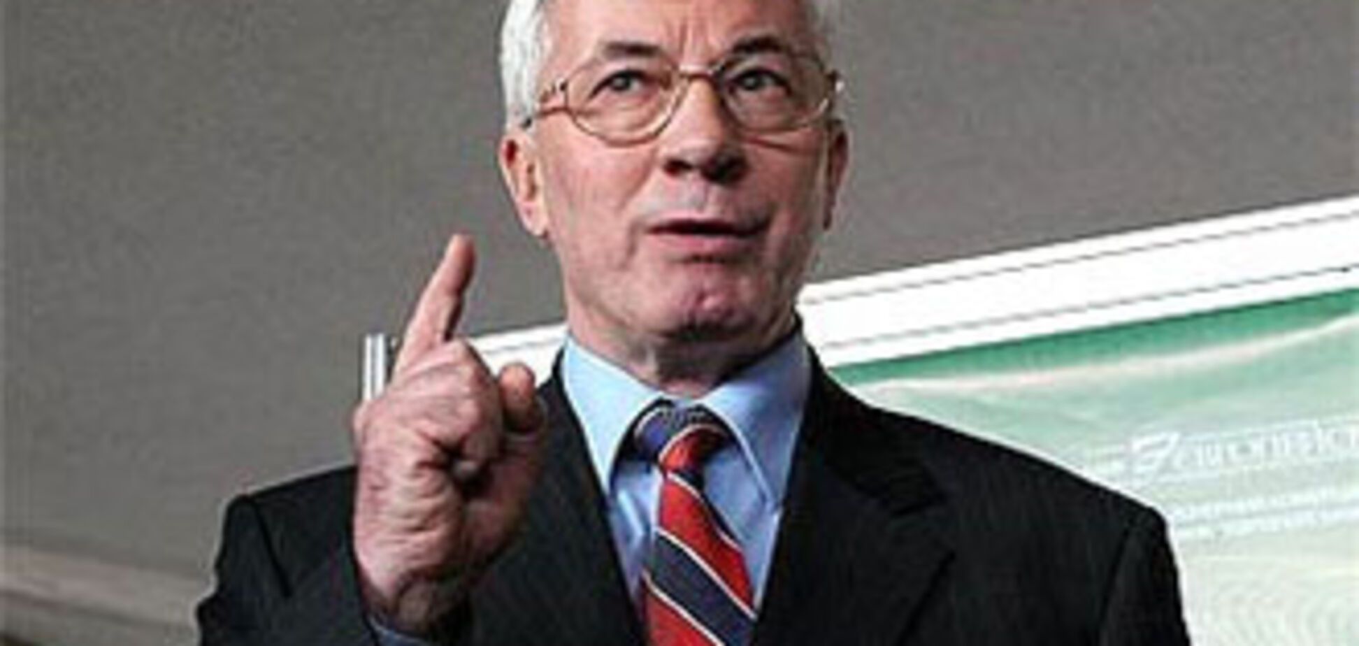 Азаров: Симоненко надо взвешивать, а потом говорить