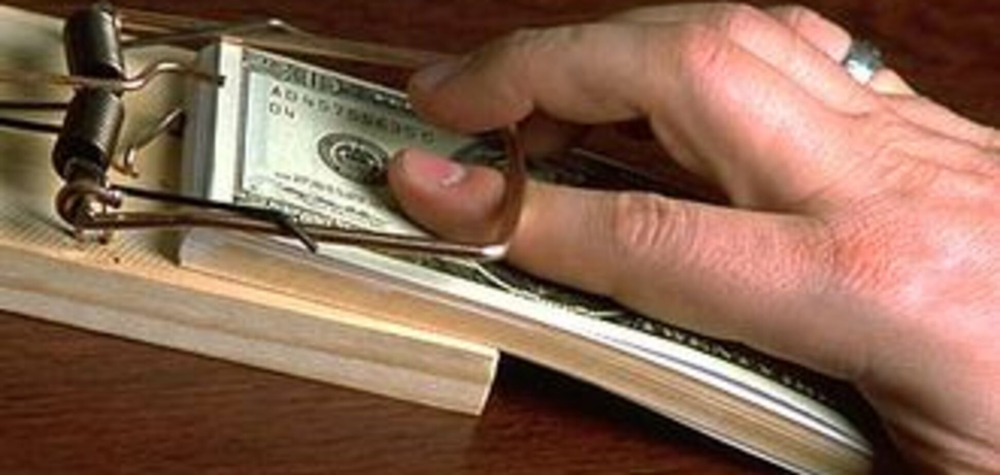 Чиновників відучать брати хабарі за допомогою медитації