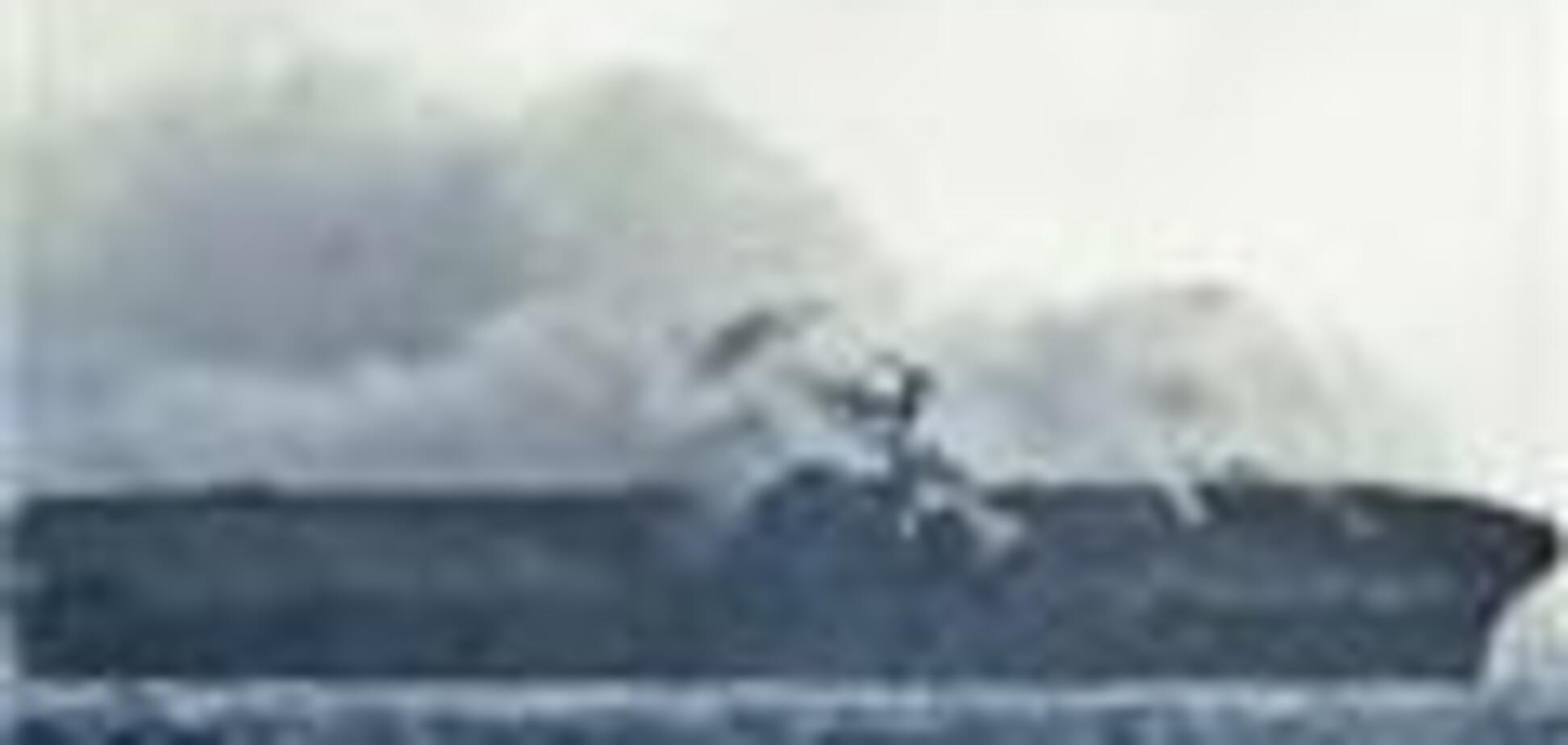 Военный фрегат расстрелял и потопил авианосец. ФОТО