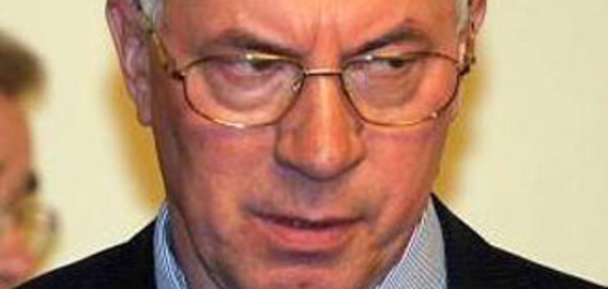 Азаров обещает, что льготы без разрешения людей не тронут