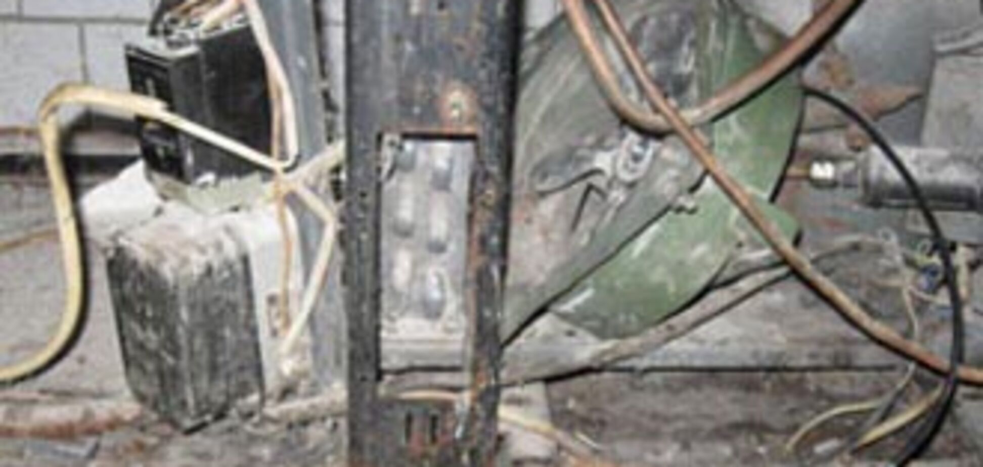 Чоловік помер під час ремонту холодильника