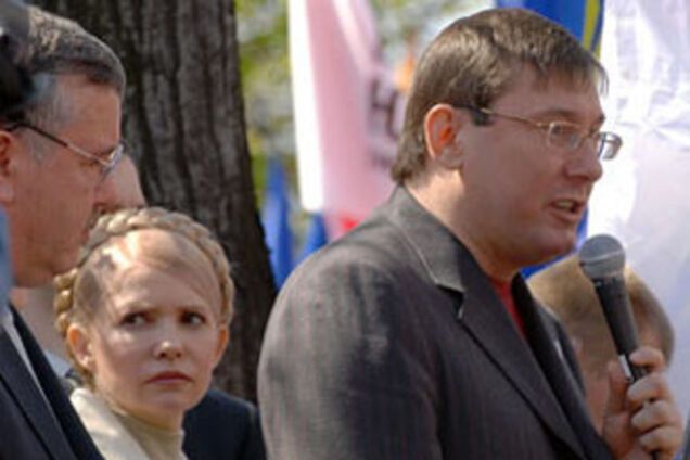 Луценко просит Януковича подумать о церкви