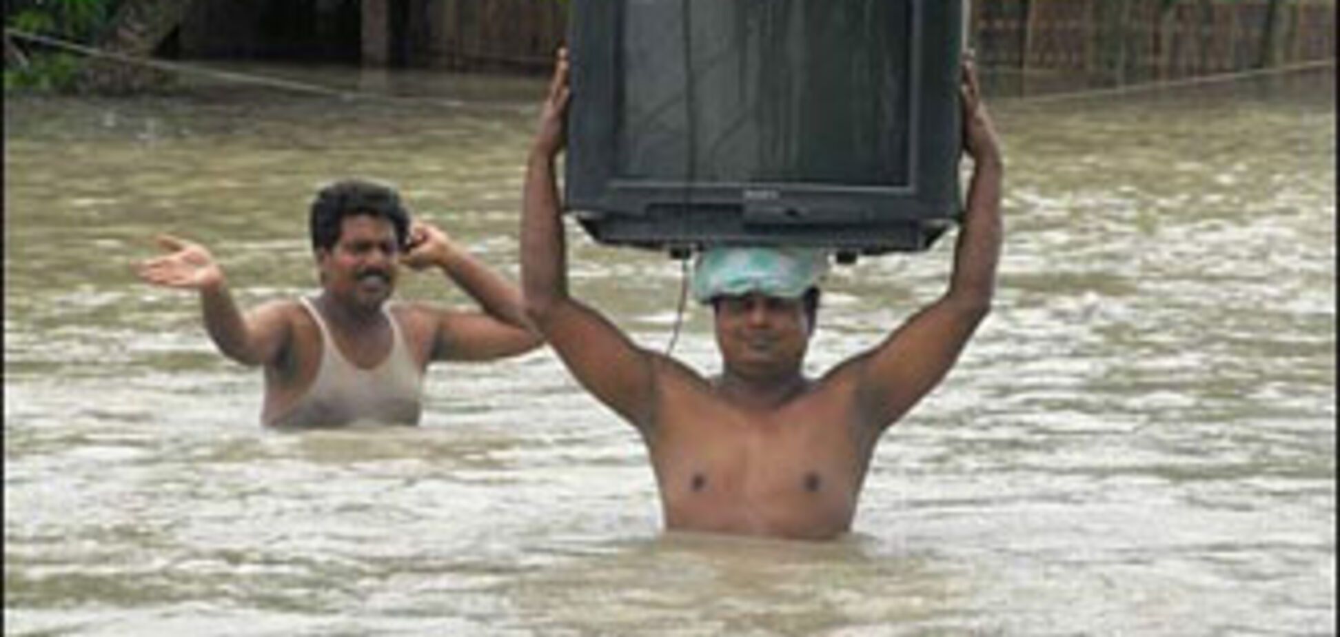 Наводнение смывает деревни. ВИДЕО