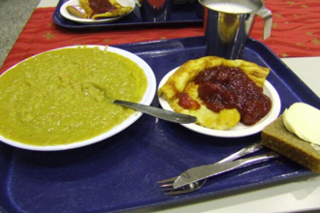 Российских солдат заставят есть с подносов