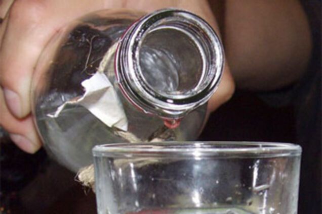 Через мобільного телефону п'яні розгромили кладовище