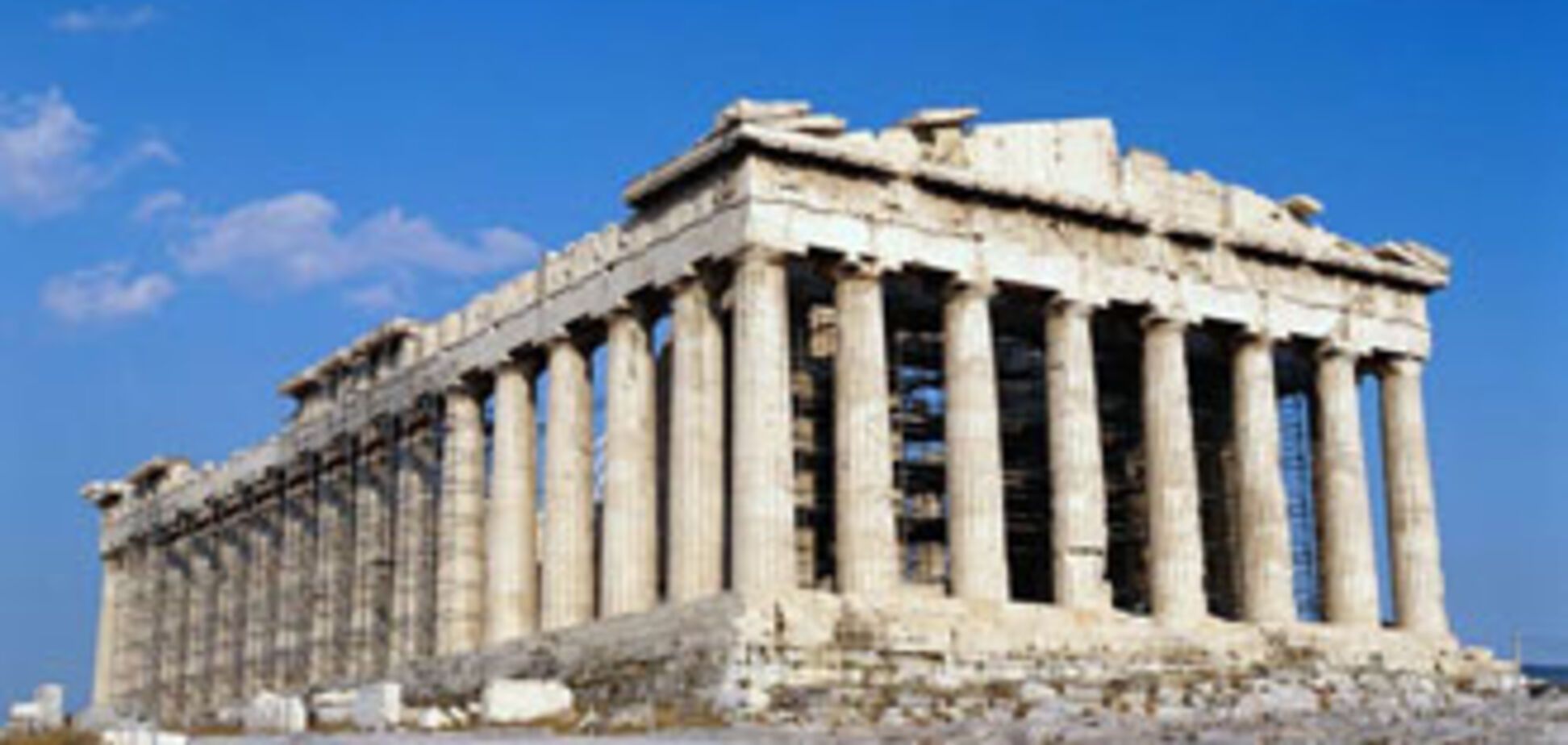 Более 100 тысяч туристов застряли на курортах Греции