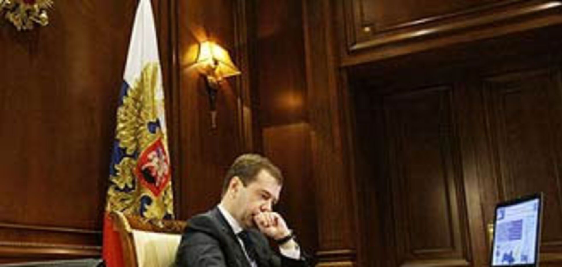 Медведев уже поздравил Коморовского с победой на выборах