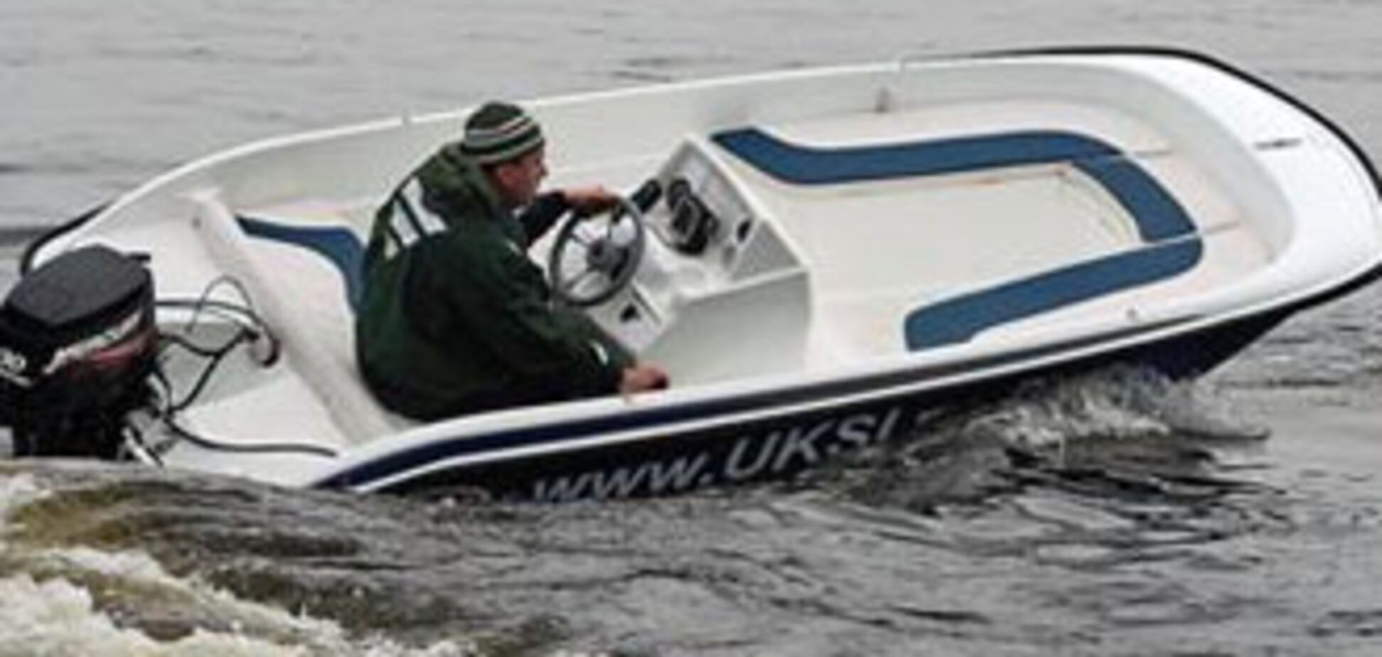 Рибак позбувся човнових моторів через борги