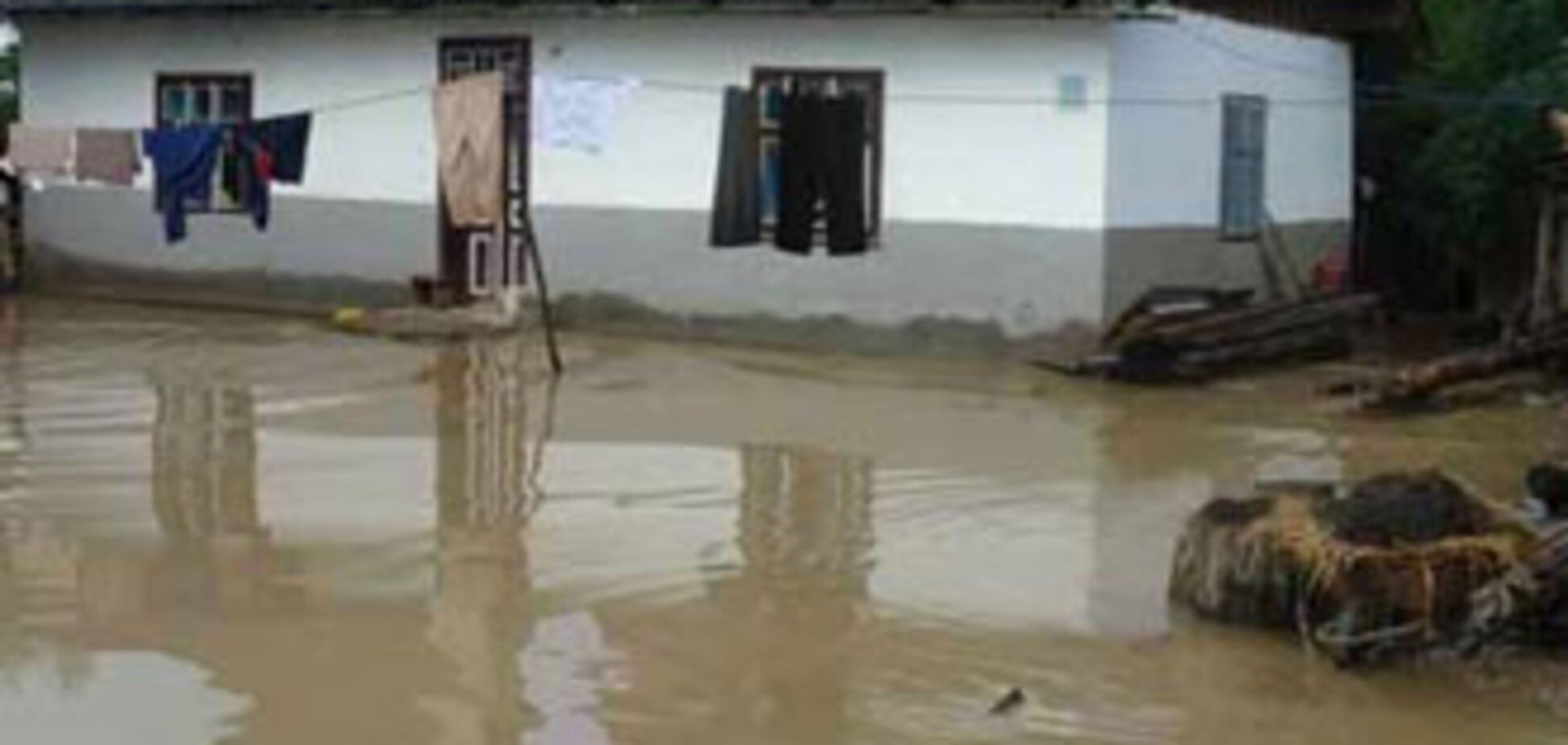 Наводнение в Украине: около тысячи людей покинут свои дома