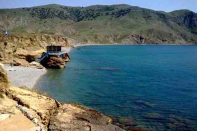 На диком пляже в Крыму купающегося россиянина задавил катер