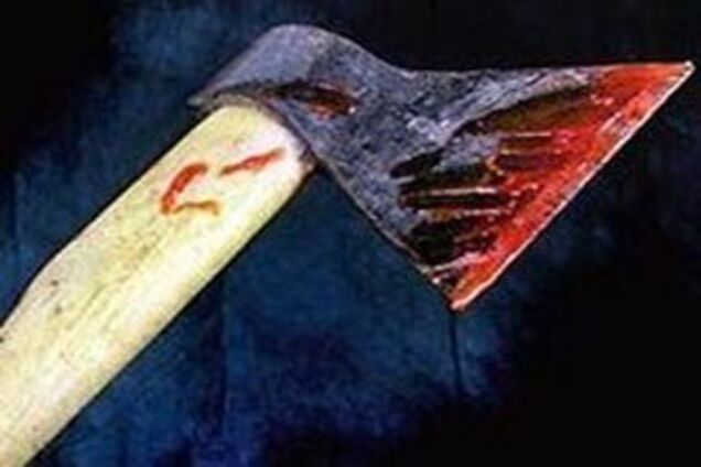 Старенька зарубала сокирою безробітного сина 