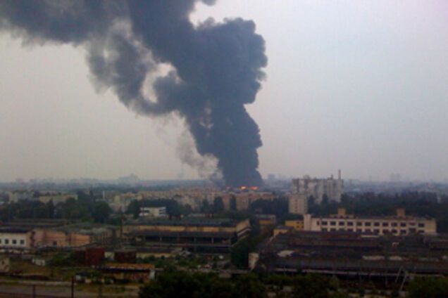 Взрыв и крупный пожар в Киеве. ФОТО, ВИДЕО