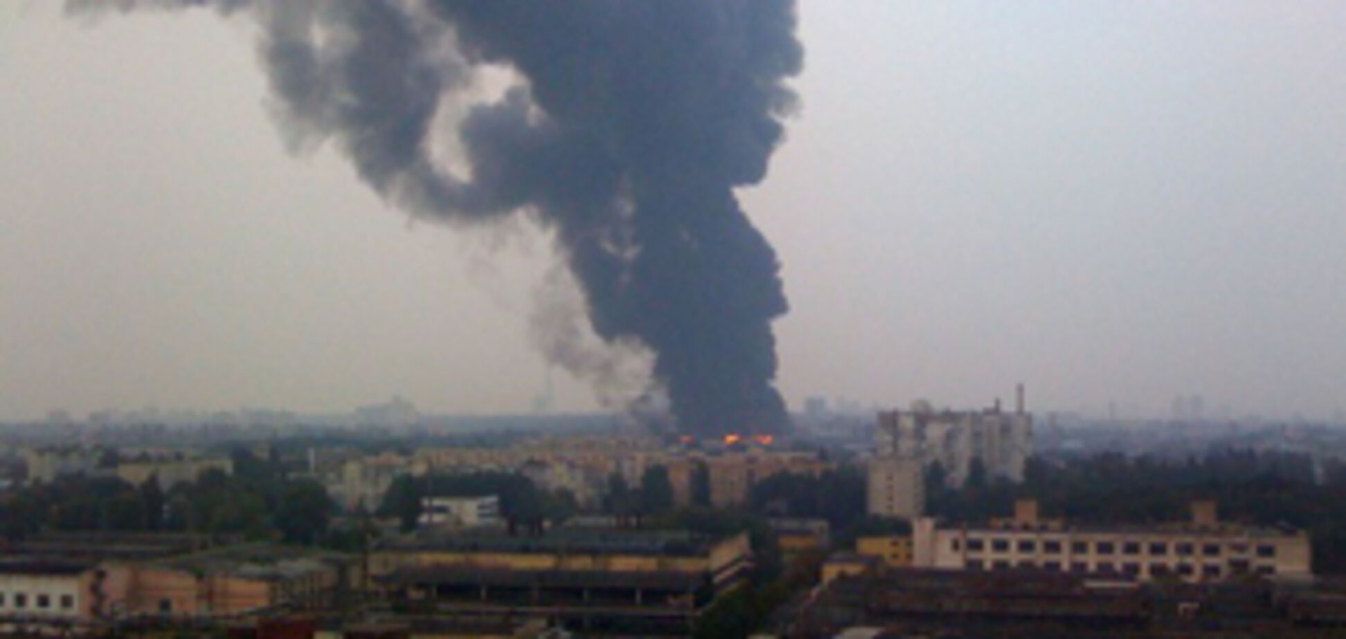 Вибух і велика пожежа в Києві. ФОТО, ВІДЕО