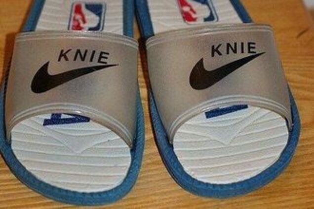 Митниця конфіскувала повний вантажівка китайської контрабанди