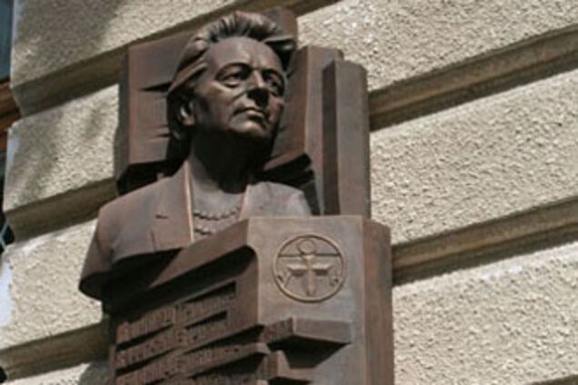 У Тернополі вандали розбили дві меморіальні дошки