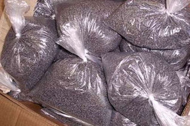 На российской таможне не прошли 60 тонн мака из Украины