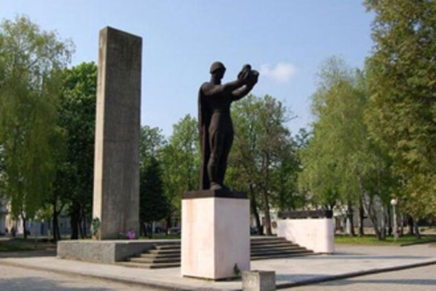 На Львівщині пошкодили пам'ятник воїнам-визволителям