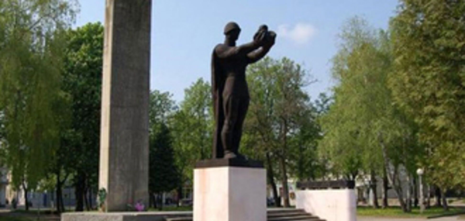 На Львівщині пошкодили пам'ятник воїнам-визволителям