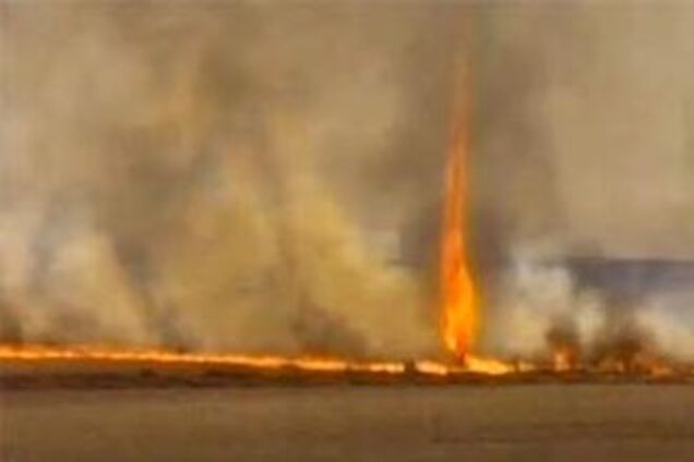 В Бразилии засняли уникальный огненный торнадо. ВИДЕО