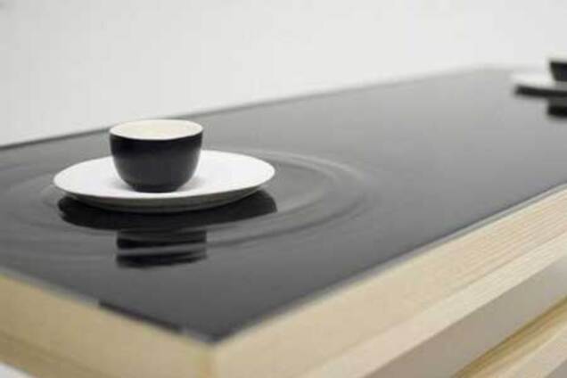Удивительный чайный столик с эффектом водной ряби (ВИДЕО)