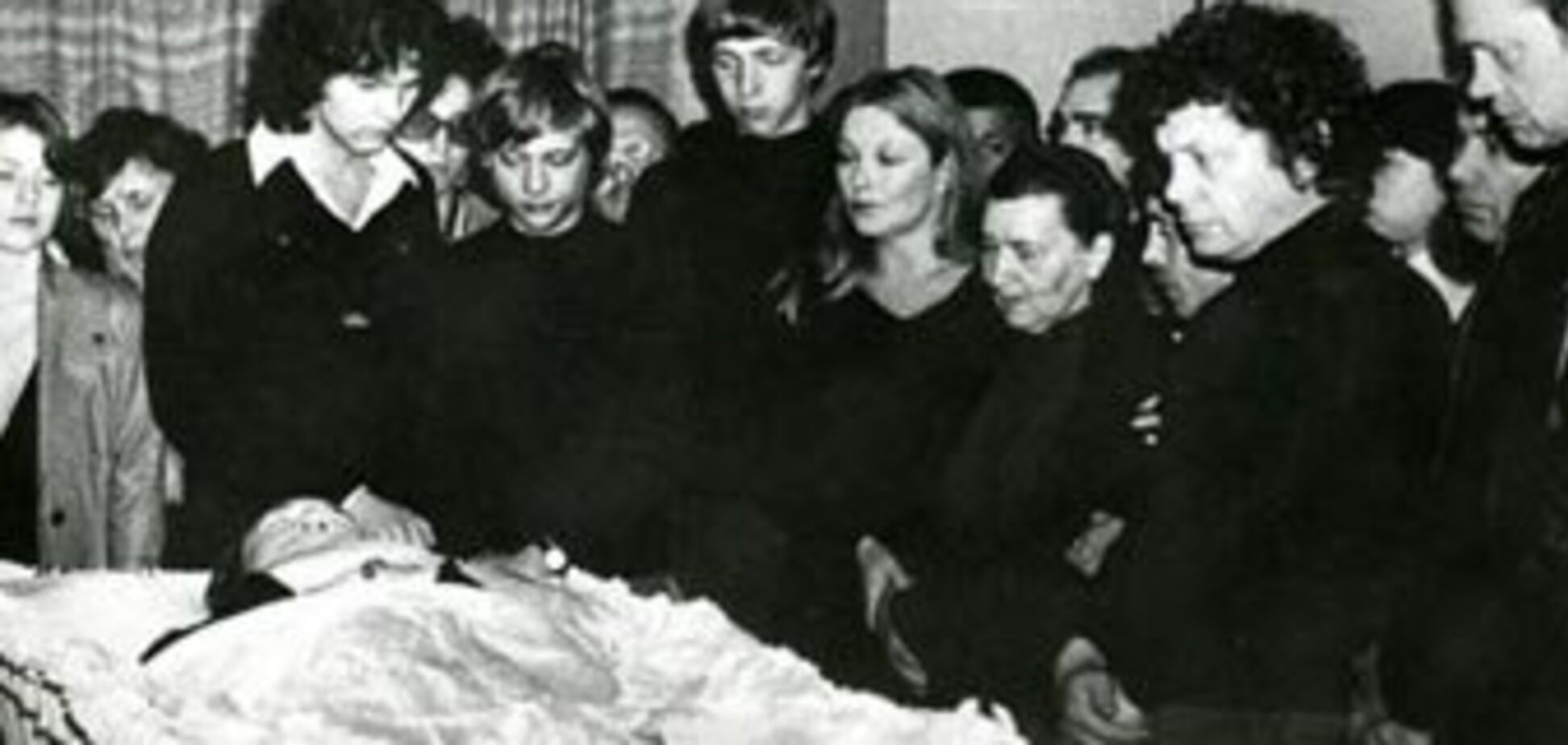 Высоцкого похоронили в чужую могилу!