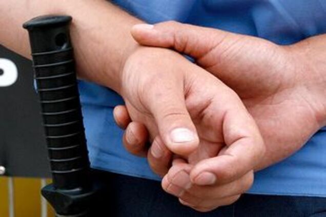 Участковый спас девушку от пыток ревнивца