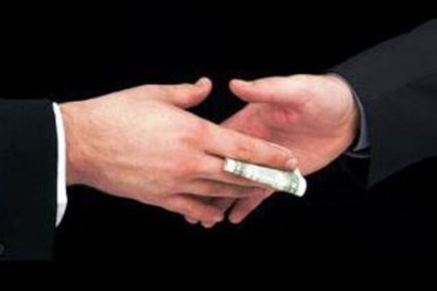 СБУ поймала на взятке двух сотрудников ФГИУ