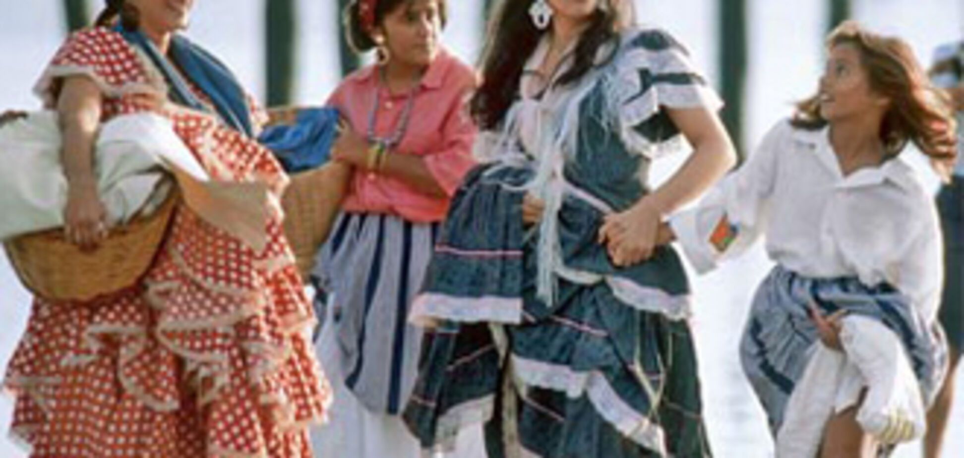 Саркози выселяет цыган из Франции